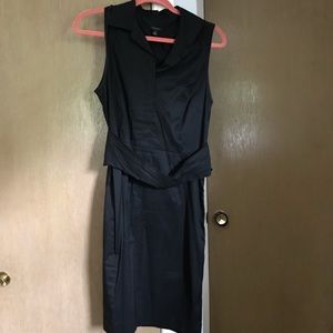 Sleeveless, black, v-neck dress with collar